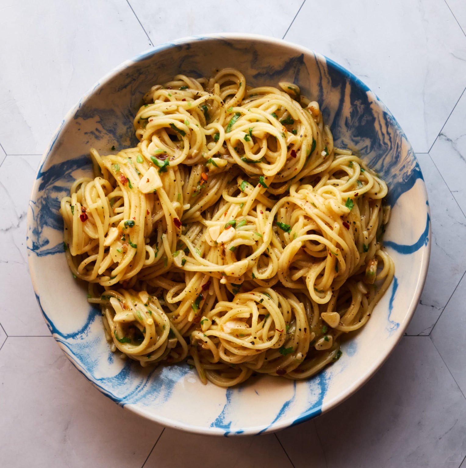 One Pot Spaghetti Aglio E Olio EASIEST 15 Min Vegan Pasta